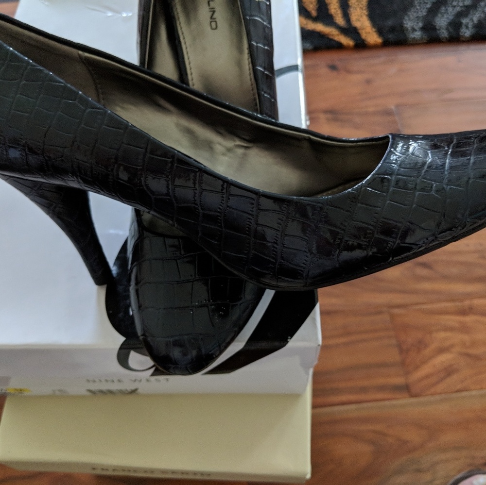 Pumps - Picture 7 of 7